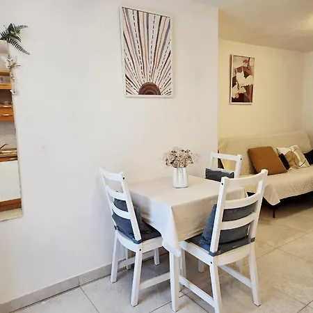 Ararita Walk To The And Old Town
